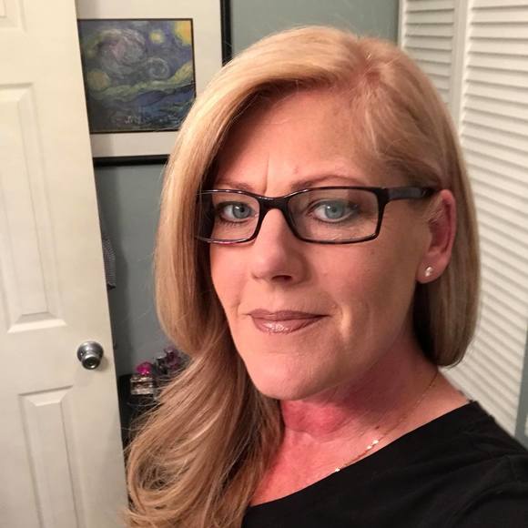 Meet your Posher, Julie - Picture 1 of 1